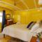 Sunny seafront chalet - sleeps 6