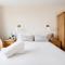 Sunny seafront chalet - sleeps 6