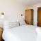 Sunny seafront chalet - sleeps 6