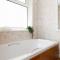 Sunny seafront chalet - sleeps 6