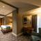 100 Queen’s Gate Hotel London, Curio Collection by Hilton - Londres