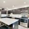 NN - The Zephyr A - Crestview 2-bed 2 5-bath - وايتهورس