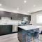NN - The Zephyr A - Crestview 2-bed 2 5-bath - وايتهورس