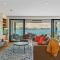 Luxury Lake View Apartment