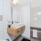 Luxury Lakeview 2 Bedroom Apartment