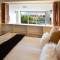 Stunning Lakeview 2 Bedroom Apartment