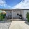 Bindi Cottage, Spacious & Unique, Opposite Pool - أورنج