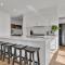 Hideaway on Curran - Modern & Comfy Retreat in CBD Firepit