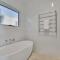 Hideaway on Curran - Modern & Comfy Retreat in CBD Firepit
