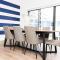McNamara Lane Large CBD home Freshly renovated 7 Smart TVs Sleeps 11