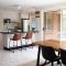 The Valerie Gardens - Homely & Cosy, Sleeps 11