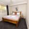 The Valerie Gardens - Homely & Cosy, Sleeps 11