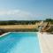 Casa de diseño con piscina en Girona. - Ultramort