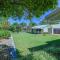 Distinguished Heritage Oasis - Sleek & Stylish, Pet Friendly - Dubbo