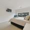 White Haven - Luxe Abode, Firepit, Mountain Views