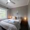 Roycox Cottage - Charming Escape, Fireplace
