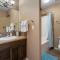 Prairie Oasis I Sleeps 16 l BBQ & Patio l Smart TV