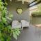 Tompson - Lush Garden, Outdoor Pets
