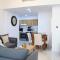 Urban Oasis Retreat Transit - 2BR duplex in Masdar City - 阿布扎比