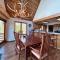 Elk House Hideaway with hot tub sauna & lakefront - Bergland