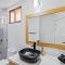 Modern Split-Level 2-Bedroom Condo with Pools, Terrace & Easy Beach Access
