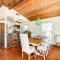 Beechwood Bungalow - Where Comfortable Coastal and Calm Meet Waves Water and WOW - Freeport