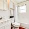 Beechwood Bungalow - Where Comfortable Coastal and Calm Meet Waves Water and WOW - Freeport
