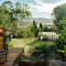 Outdoor Spa & Sauna with amazing views at Jaclyn Studio