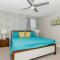 Luxury 9 Bed villa Jungle bedroom w slide gameroom