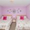 Luxury 9 Bed villa Jungle bedroom w slide gameroom