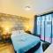 Riverview 2B2B apt in CBD w/parking, pool, gym