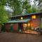 ZigZag Basecamp · Cozy Cabin Perfect for Nature Escapes w/ Hot Tub