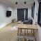 Cloud9 Hometel - Entire House 3BR 170m to BTS Private Quiet & Comfy - Bangkok