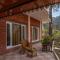 StayVista at Cosy Crest with Bonfire, BBQ and WiFi