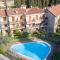 Borgo Degli Ulivi 250m from lake - Happy Rentals