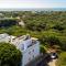 2 BDR House W/Terrace in Praia Verde by LovelyStay