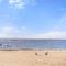 Modern 1BR Abode with Courtyard Steps to the Beach - Sidney