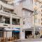 Modern 1BR Abode with Courtyard Steps to the Beach - Sidney
