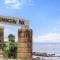 Modern 1BR Abode with Courtyard Steps to the Beach - Sidney