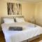 On Site Stays - Cosy ground floor 2 bed with Wifi and lots of Parking - Colchester