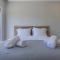 Poolside oasis by Caparica beach