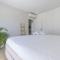 Poolside oasis by Caparica beach