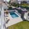 Poolside oasis by Caparica beach