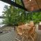 Lakeside Lodge with Studio Apartment - مونتايسلو