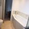 Wimbledon Tennis House with Hot Tub; 4 minute walk - London