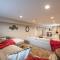 Fully loaded, 12 beds, cool bunk room, hot tub!
