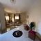 Charming apartment with balcony (families only) - 开罗