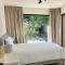 Luxury Apartment with Cosy Garden!