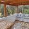 Lemonia Apartment with yard