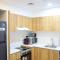 Duplex Elegance Retreat Transit - 2 BR in Masdar City - 阿布扎比